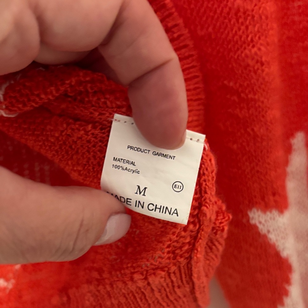 Red Star Pattern Sweater - Picture 2 of 2